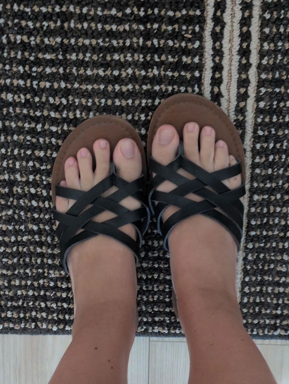 Used universal Thread Strappy Flip Flops!